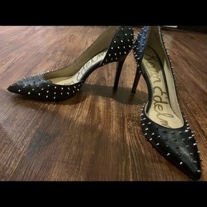 Sexy spiked black pumps